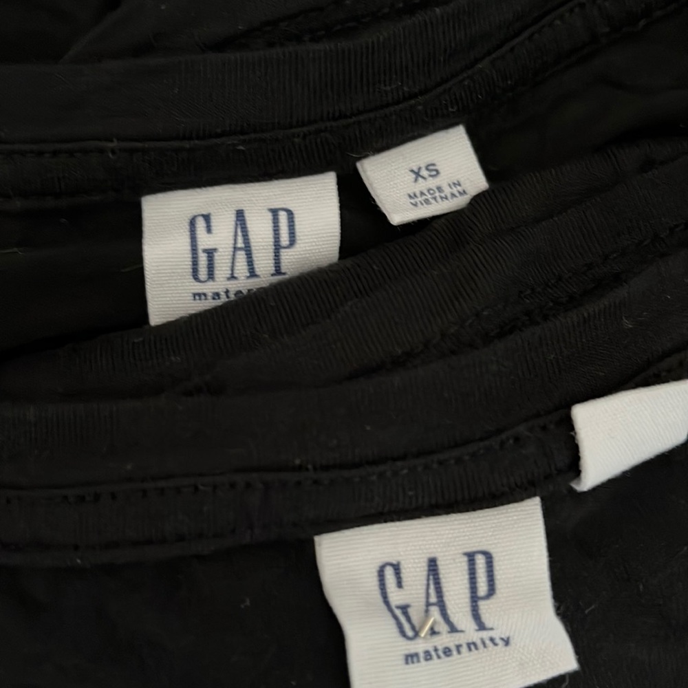 Lot (2) Gap Maternity v-neck long sleeved shirts, black